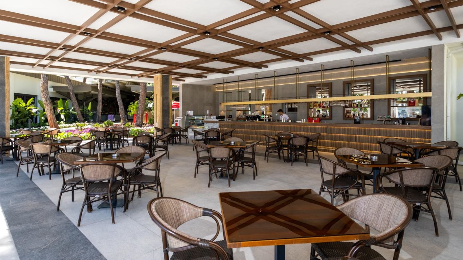 restaurants-pool-bar