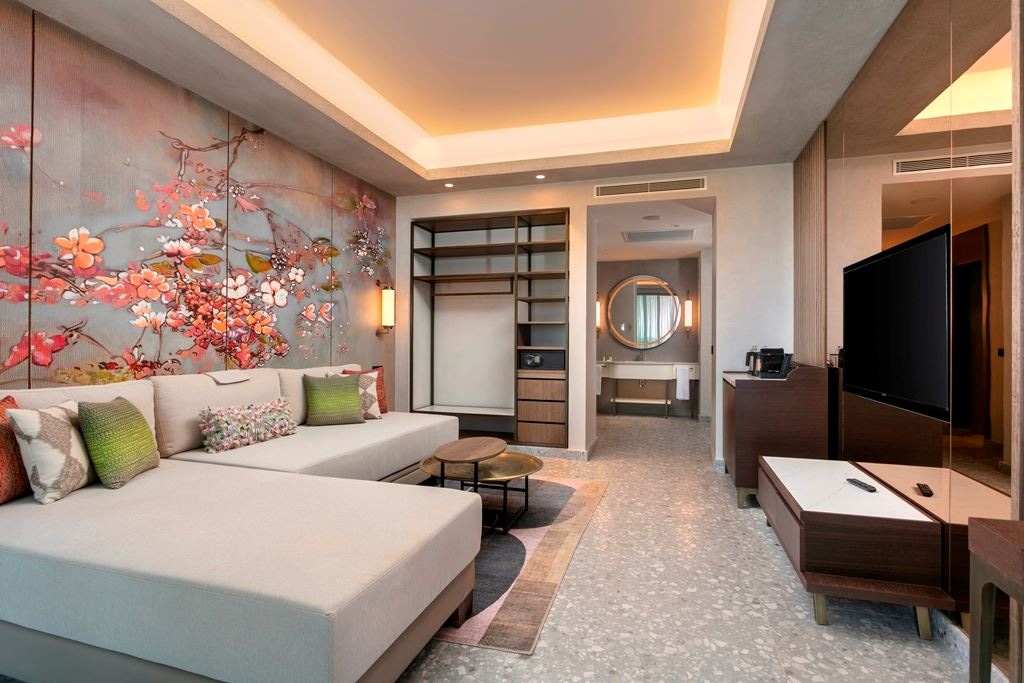 rooms-family-room-golf-view