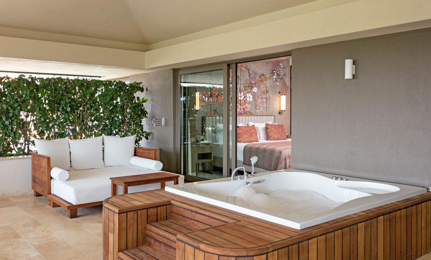 rooms-family-roof-suite-with-jacuzzi