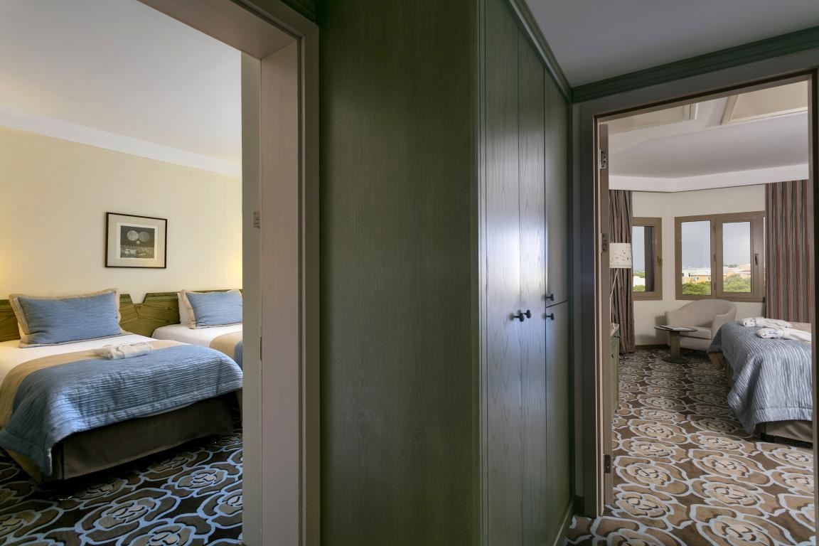 rooms-main-building-family-room-1-bathroom