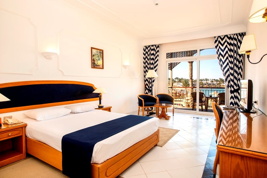 rooms-club-suite-beach-front