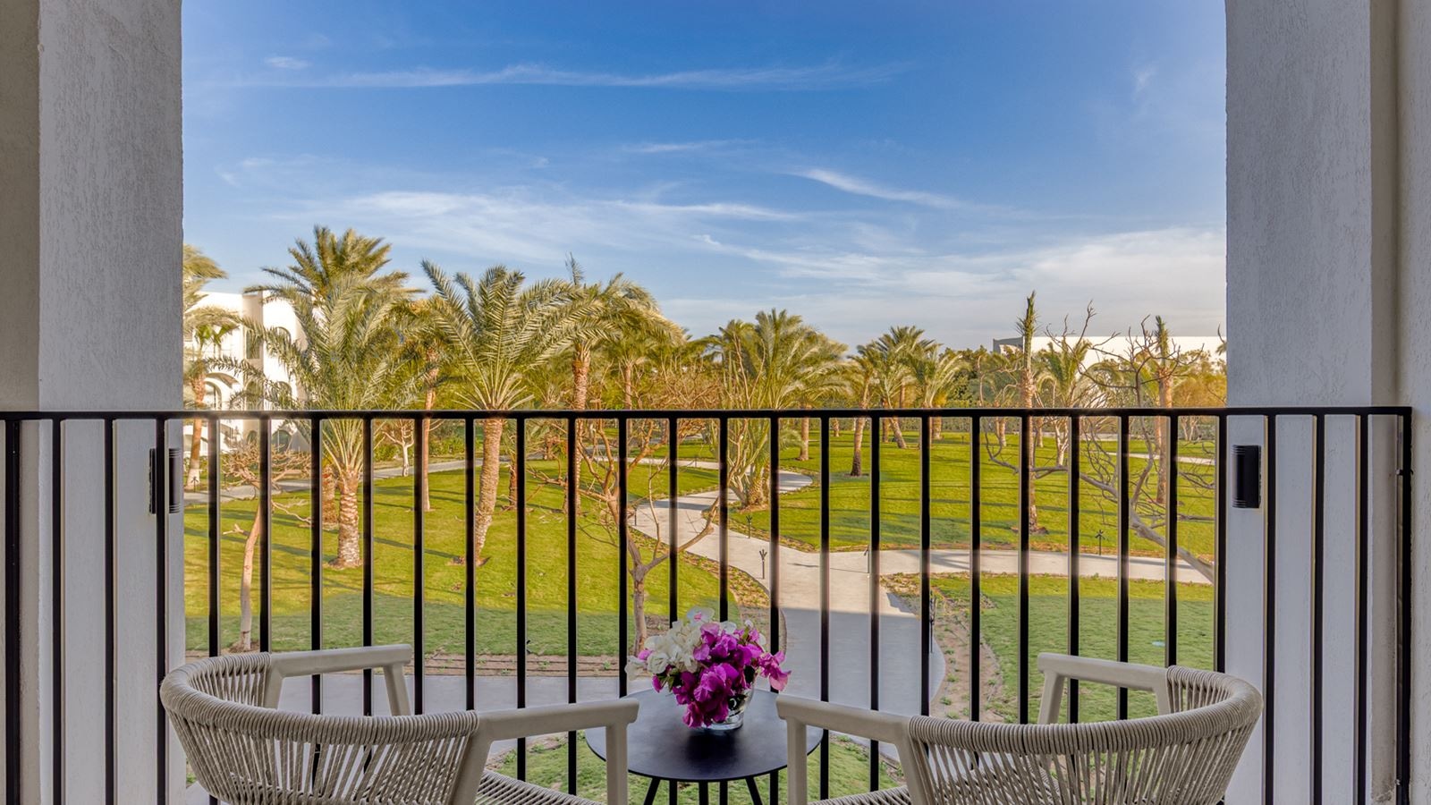 rooms-deluxe-room-garden-view