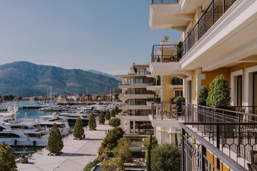 rooms-three-bedroom-suite-sea-view